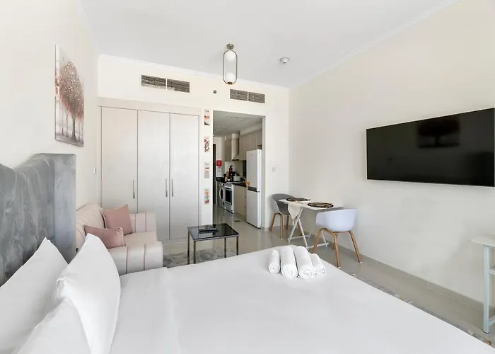 Fabulous Studio In Damac Hills With A Pool & Gym