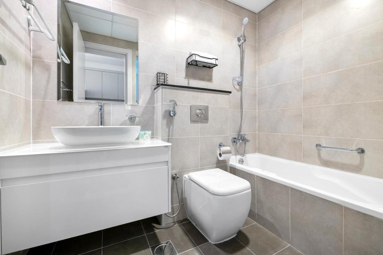 Apartment Fabulous In Damac Hills With A Pool & Gym *
