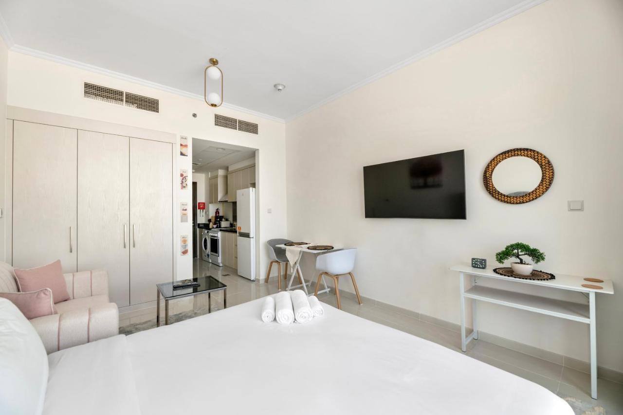 Apartment Fabulous In Damac Hills With A Pool & Gym